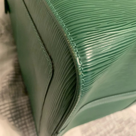 Like new, Epi leather keepall 50 - Picture 9 of 15